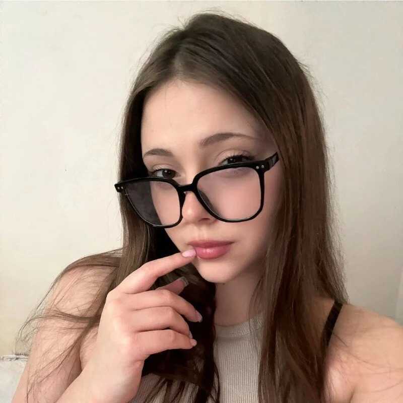 PipisinkaMandarinka — FansOnlyX creator profile