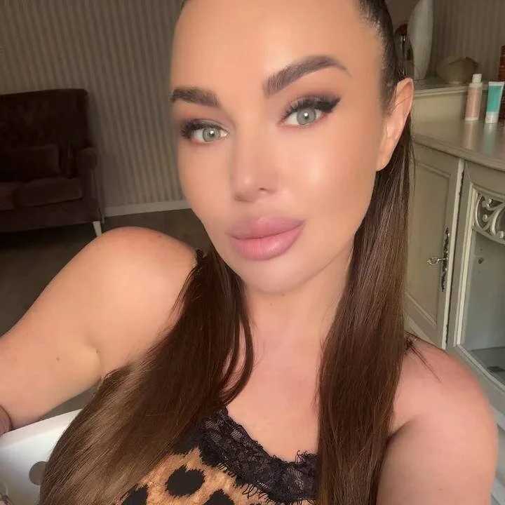 EmilyySecret — FansOnlyX creator profile