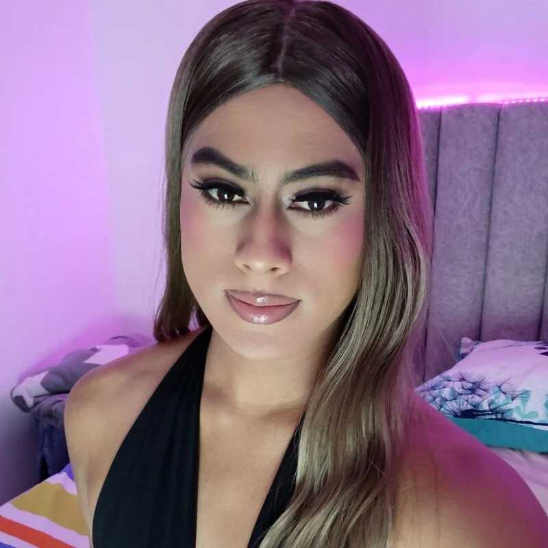 AURIMEL_VALENTINA_TS — FansOnlyX creator profile