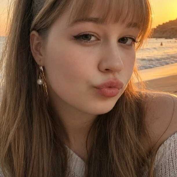 AlicePopsy — FansOnlyX creator profile