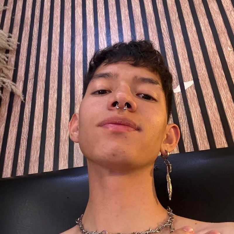 heyy_noah11 — FansOnlyX creator profile