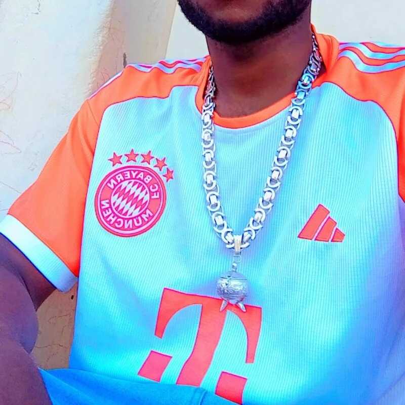 NoirXO2 — FansOnlyX creator profile