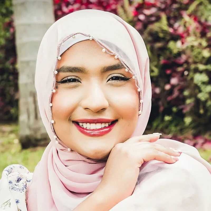 Amira-Zahra — FansOnlyX creator profile
