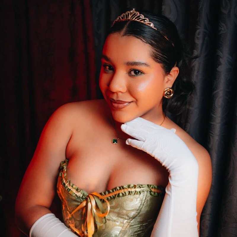 Adri_Silva — FansOnlyX creator profile
