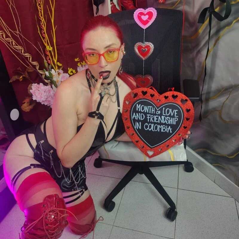 Queenscarlettsecret — FansOnlyX creator profile