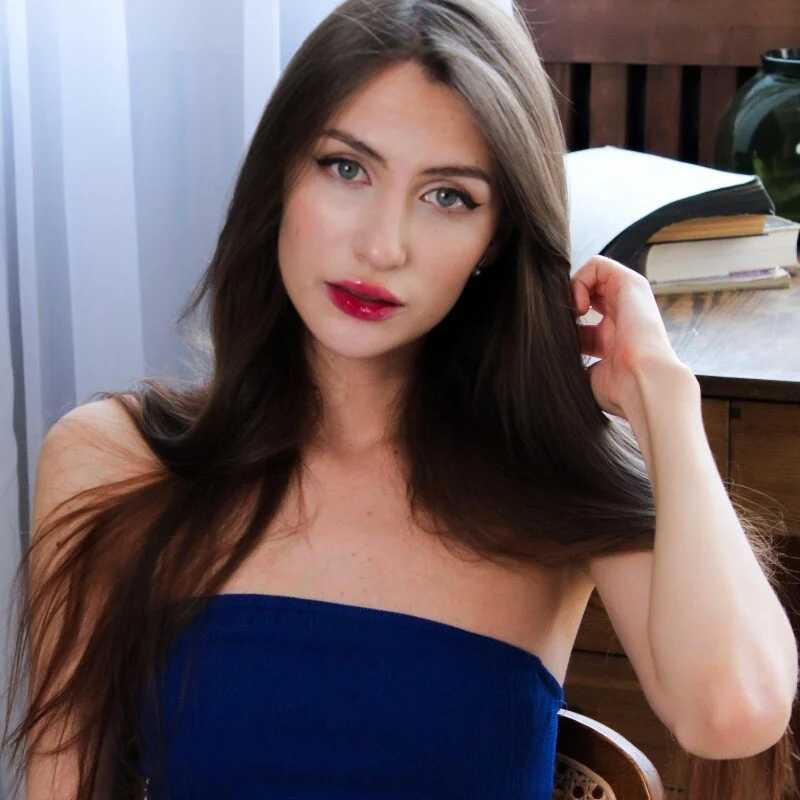 EmmyBell_ — FansOnlyX creator profile