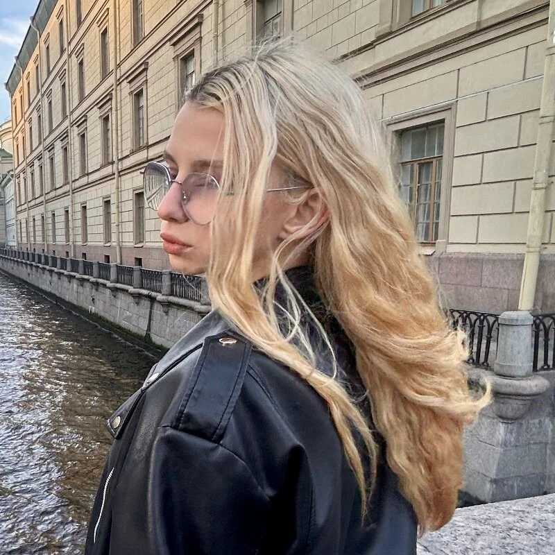 Bella_Roose — FansOnlyX creator profile