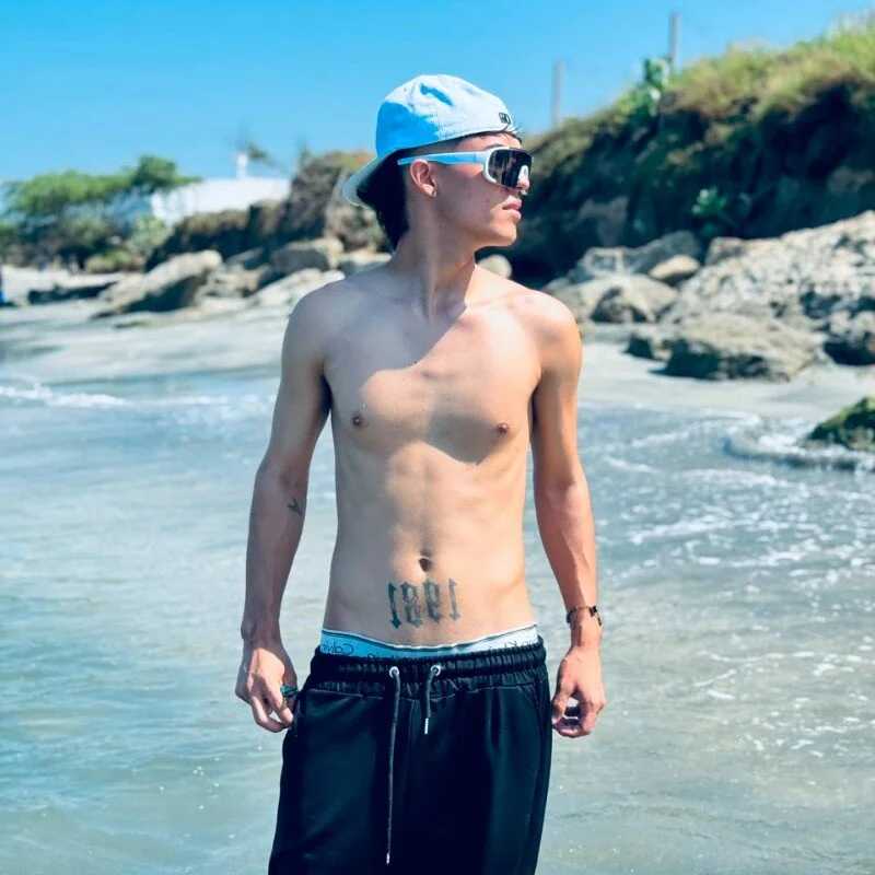 Axel_Mendozaa — FansOnlyX creator profile