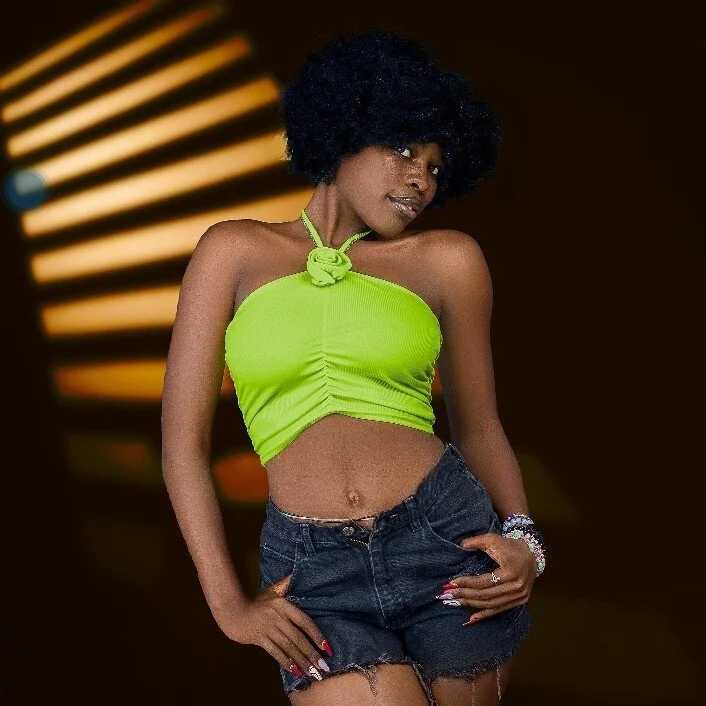 prettyvellah — FansOnlyX creator profile