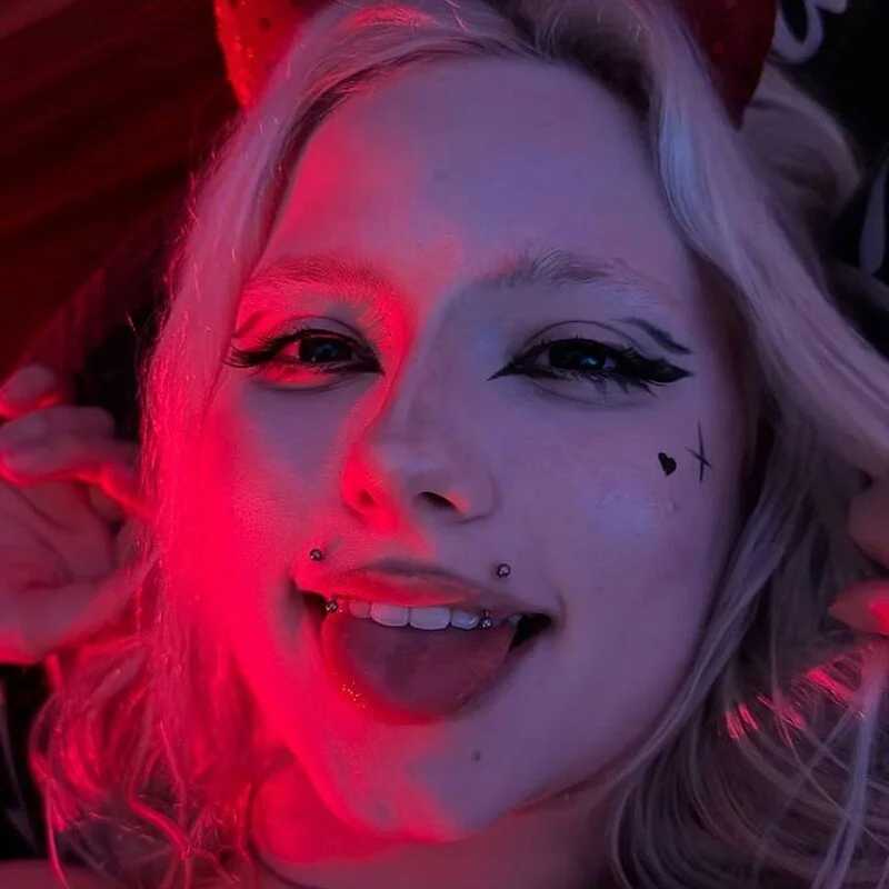 PaleSuccubus — FansOnlyX creator profile