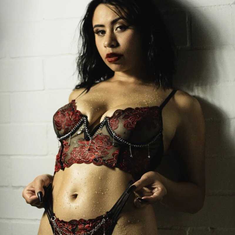 mai_evans — FansOnlyX creator profile