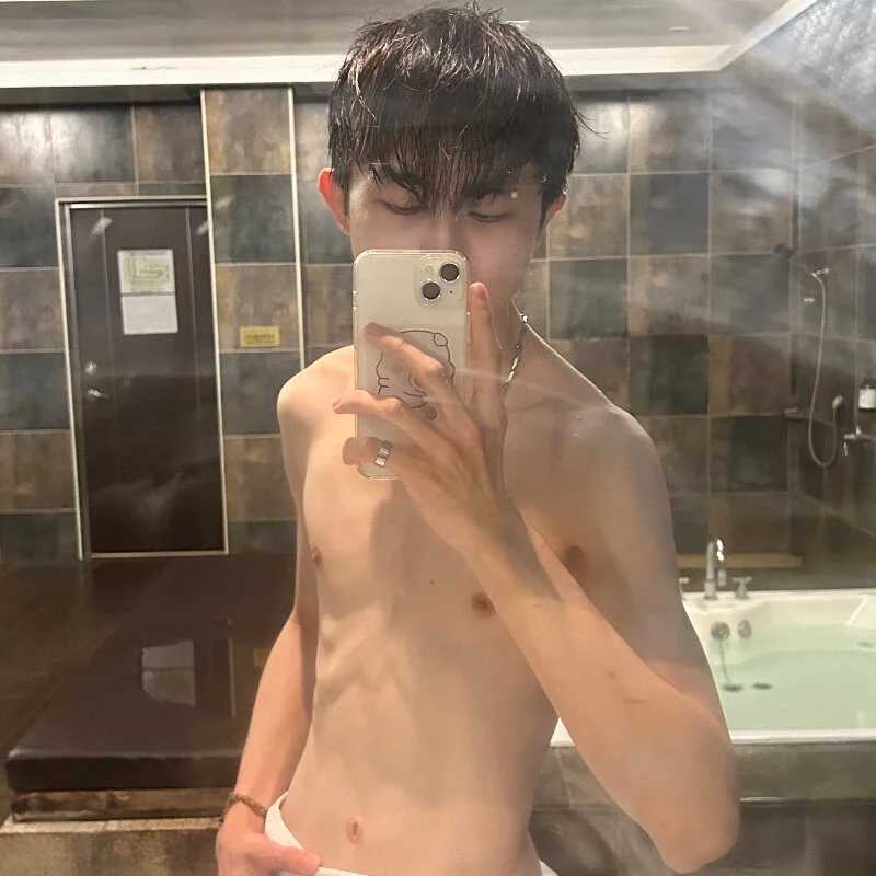 dong_ — FansOnlyX creator profile