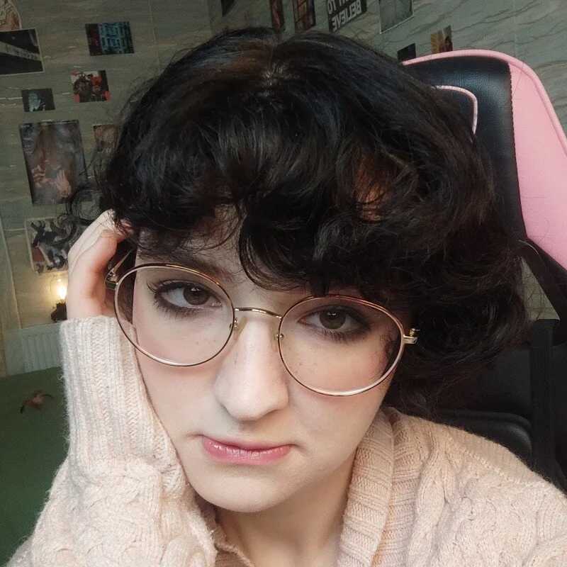 MilkyLily — FansOnlyX creator profile