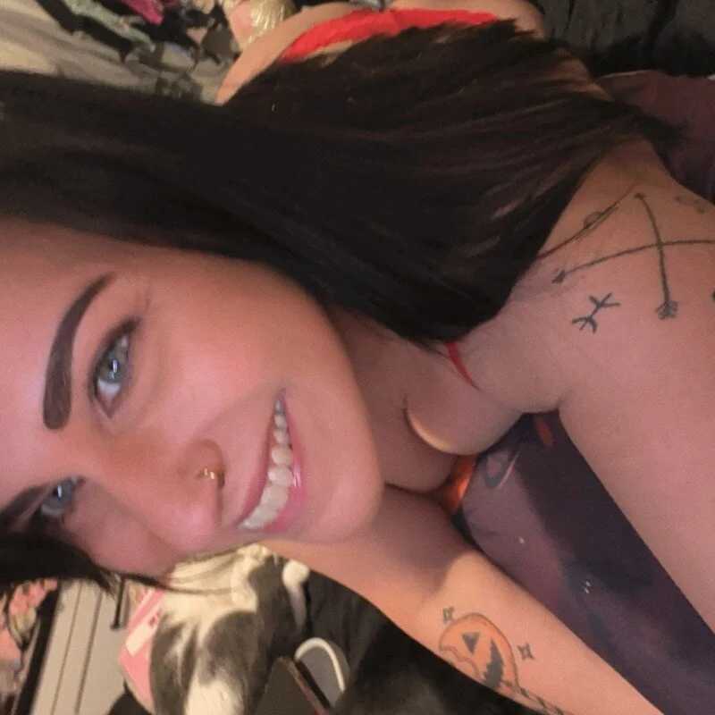 UrMilfy01 — FansOnlyX creator profile