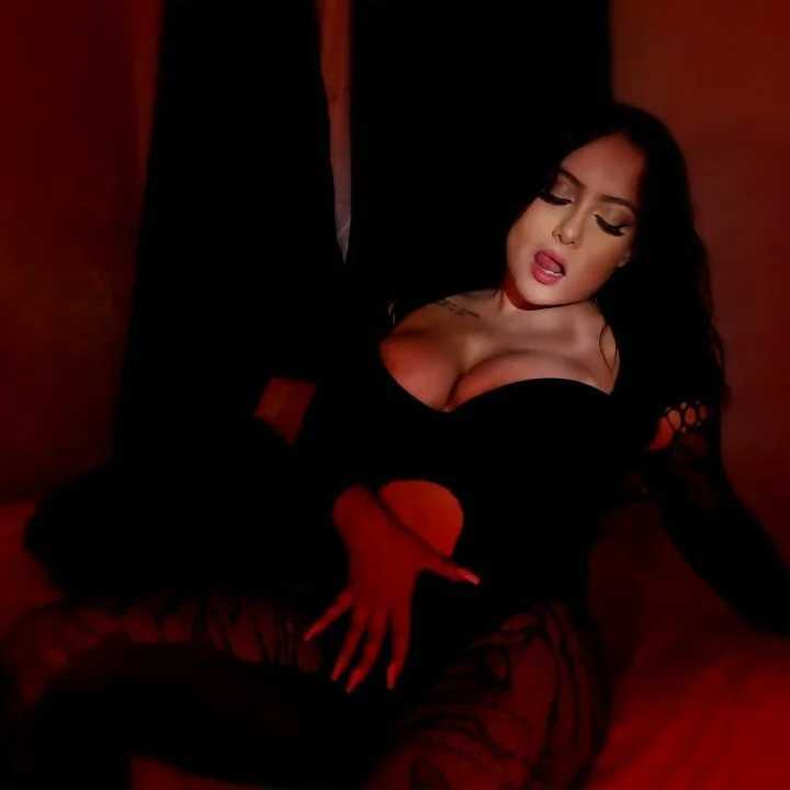 isabelithaa — FansOnlyX creator profile