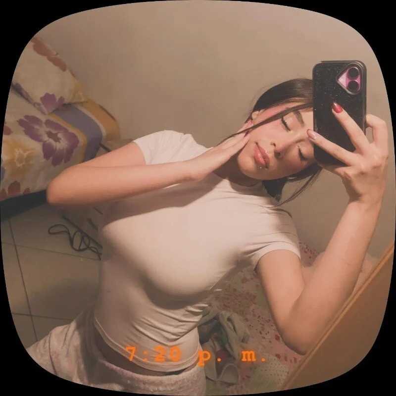 EmmaPiink_ — FansOnlyX creator profile