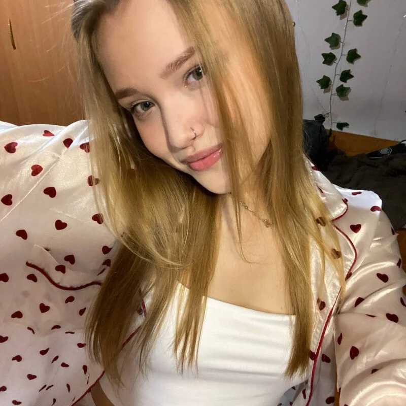 flooora_0 — FansOnlyX creator profile