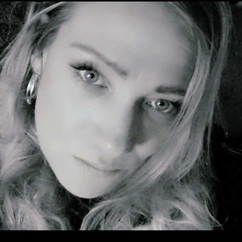 Roxy_Blume — FansOnlyX creator profile