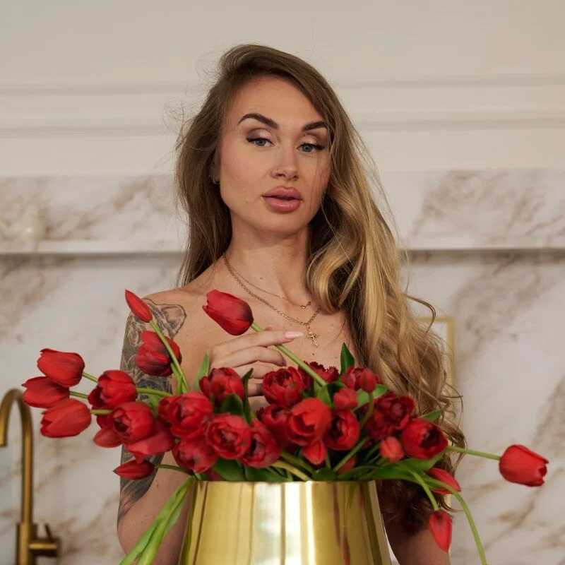 VivianWesst — FansOnlyX creator profile