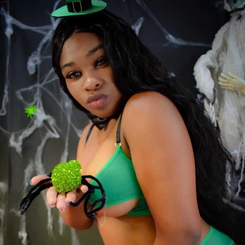 SophieSinclair — FansOnlyX creator profile