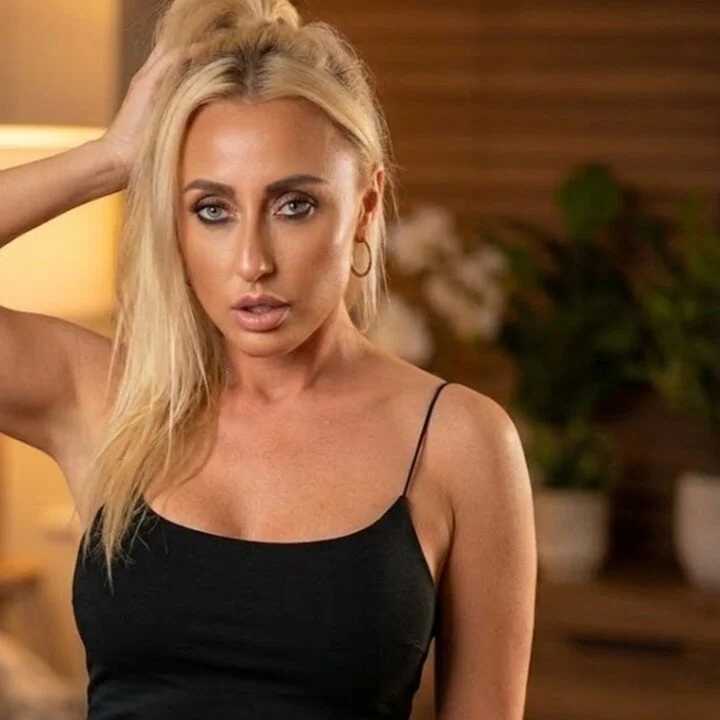 AntoniaMoon — FansOnlyX creator profile