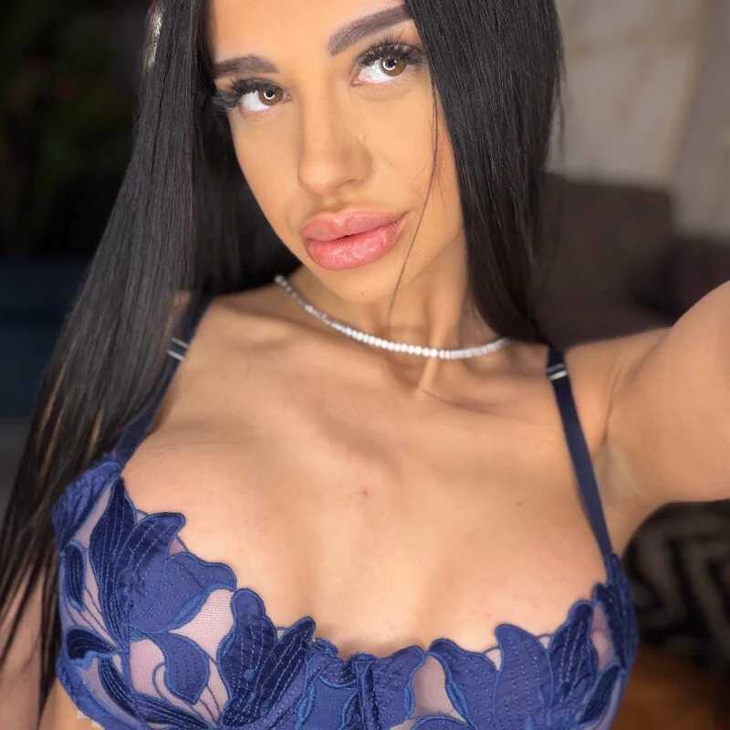 ArinaCarter — FansOnlyX creator profile