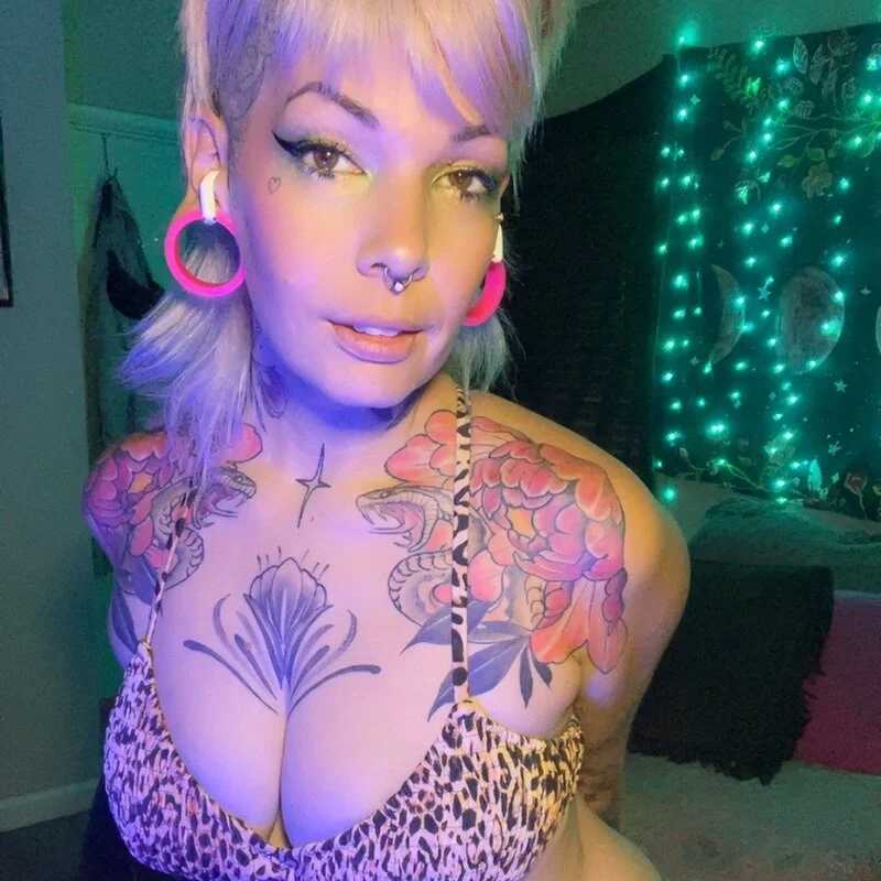 Eva_Monroe- — FansOnlyX creator profile