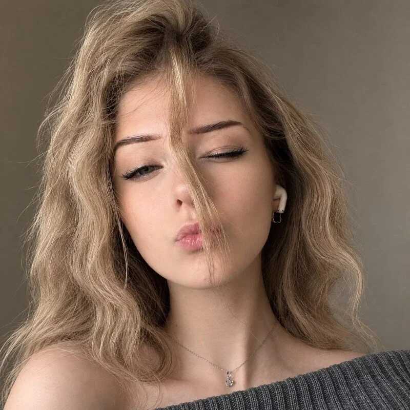 EmilyMint — FansOnlyX creator profile