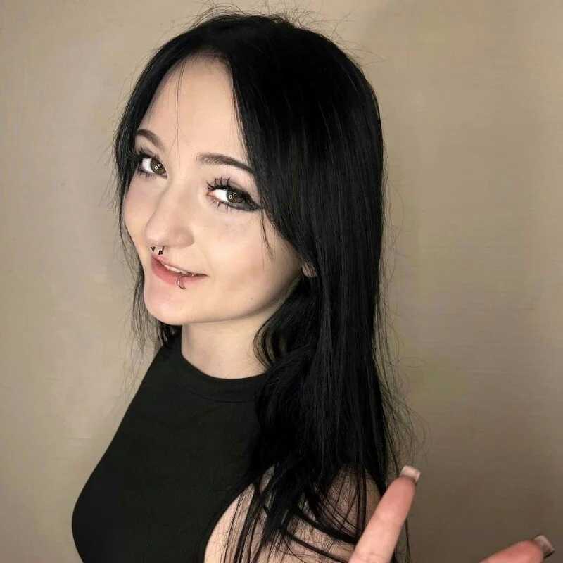 mollysiaa — FansOnlyX creator profile