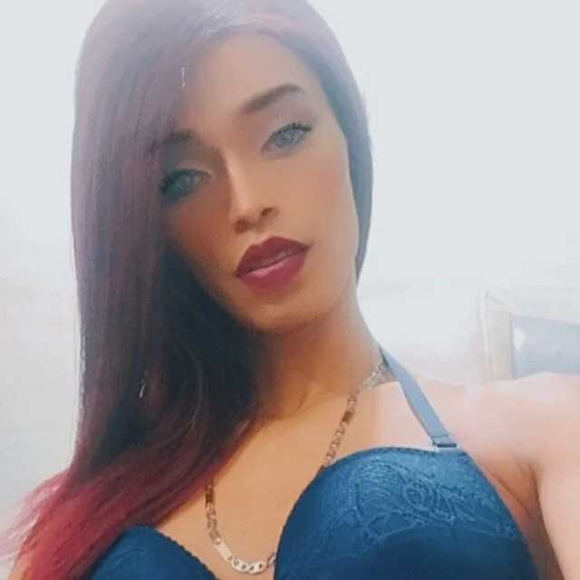 aranza_ts — FansOnlyX creator profile