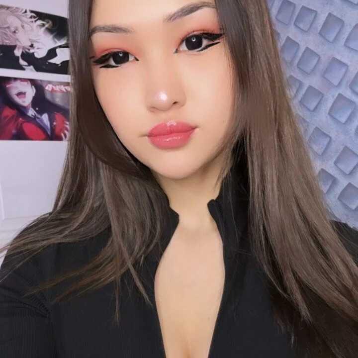 assuna_ — FansOnlyX creator profile