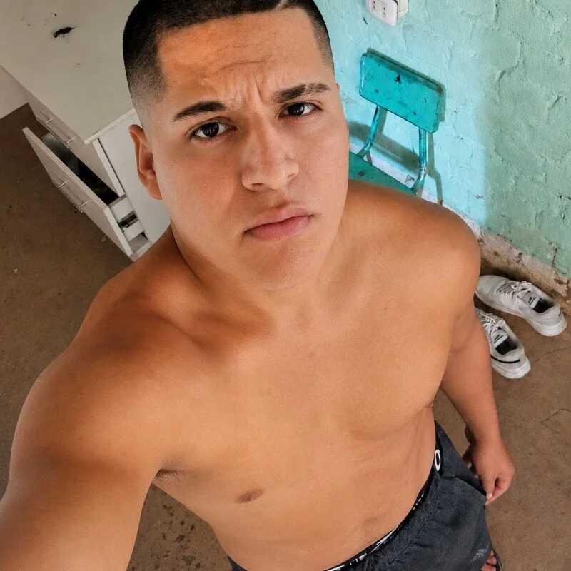 Alex321Flores — FansOnlyX creator profile
