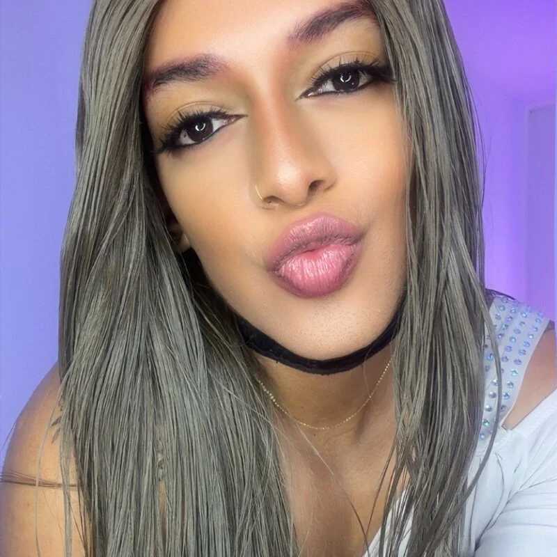 ISADORA_XX — FansOnlyX creator profile