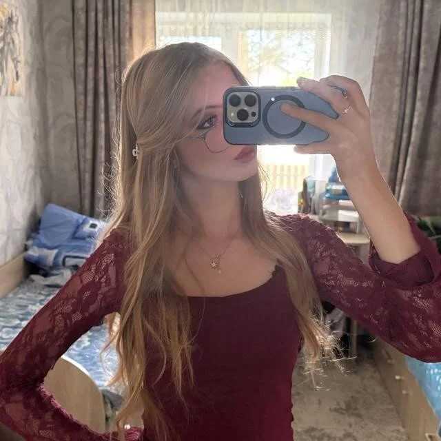 velvetkiszx — FansOnlyX creator profile