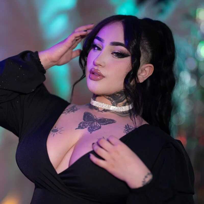 Bella--green — FansOnlyX creator profile