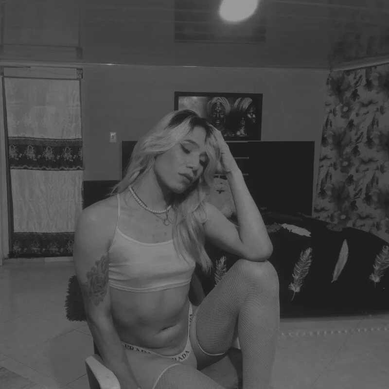 aria_rouss — FansOnlyX creator profile
