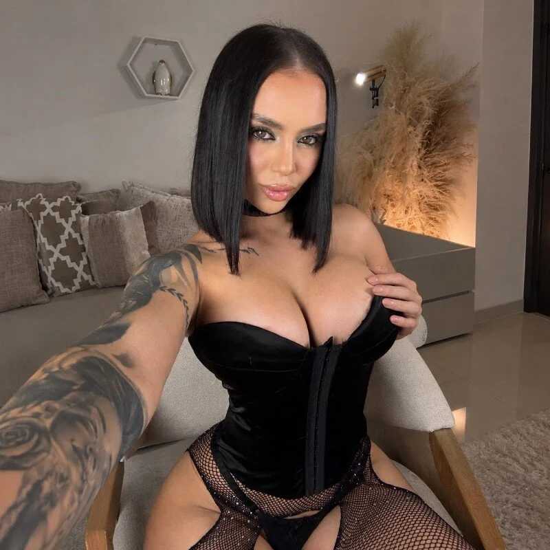 ValentinaMilann — FansOnlyX creator profile
