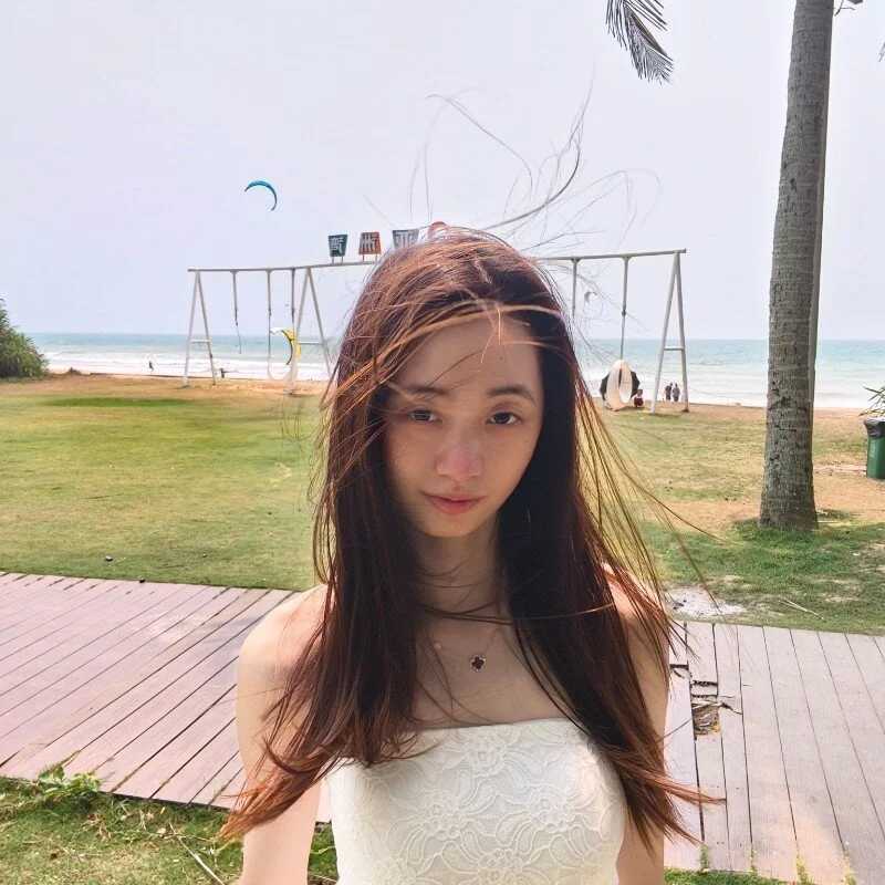 Aline_0-0 — FansOnlyX creator profile