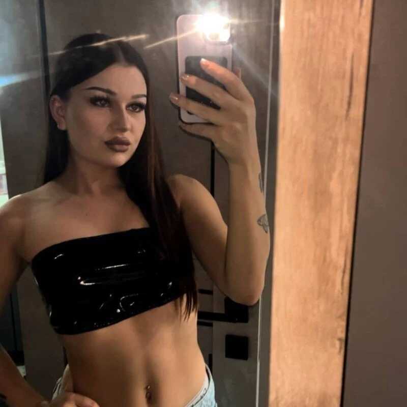 EliseNomik — FansOnlyX creator profile