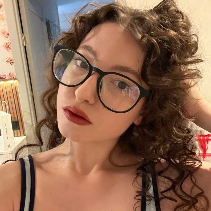 MadgeGoo — FansOnlyX creator profile