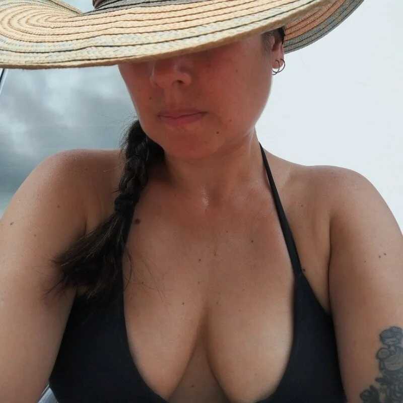 Lyonette_reading1 — FansOnlyX creator profile