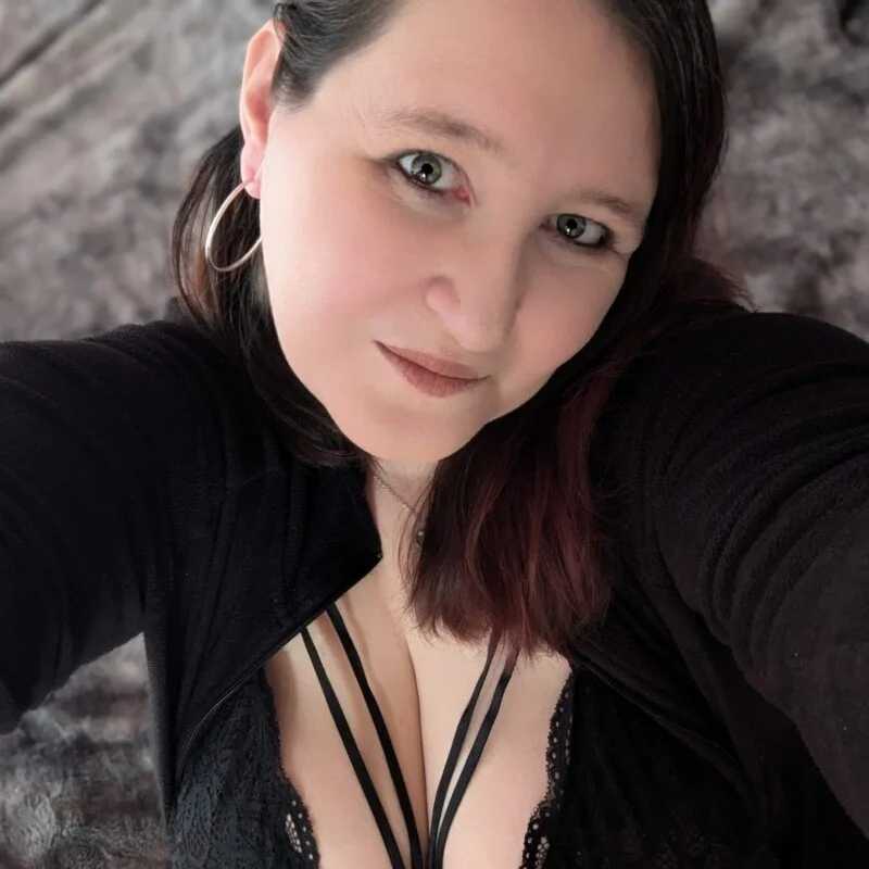 LeaLove86 — FansOnlyX creator profile