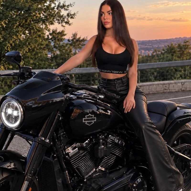 SophiaRay — FansOnlyX creator profile