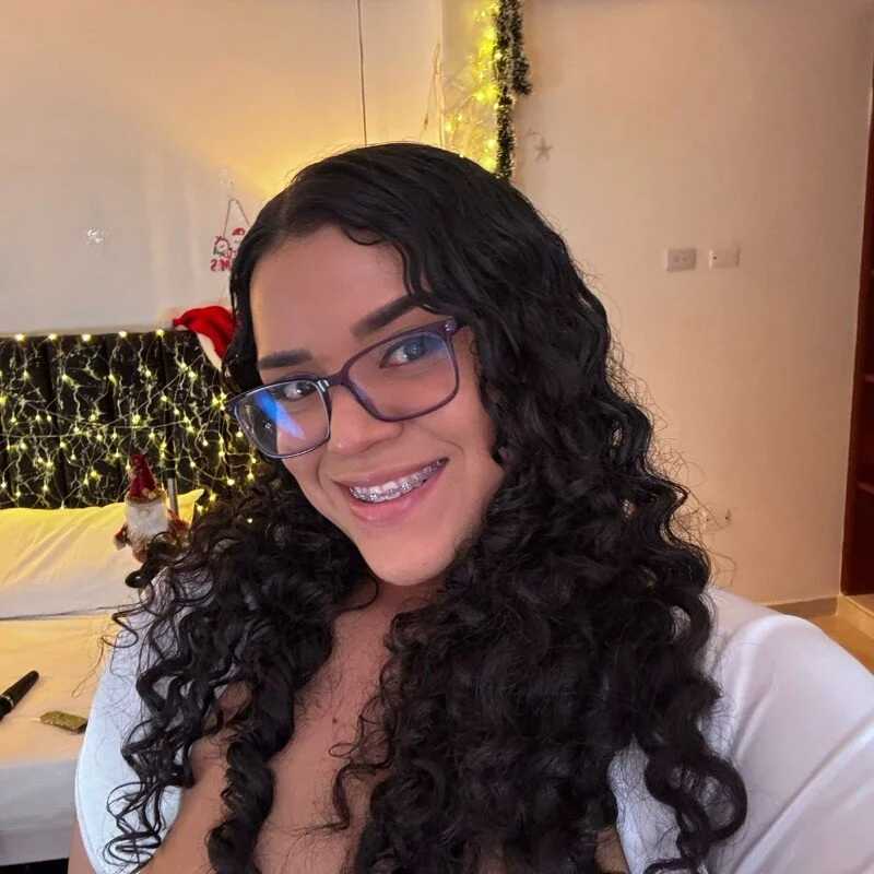 emily_perezz — FansOnlyX creator profile