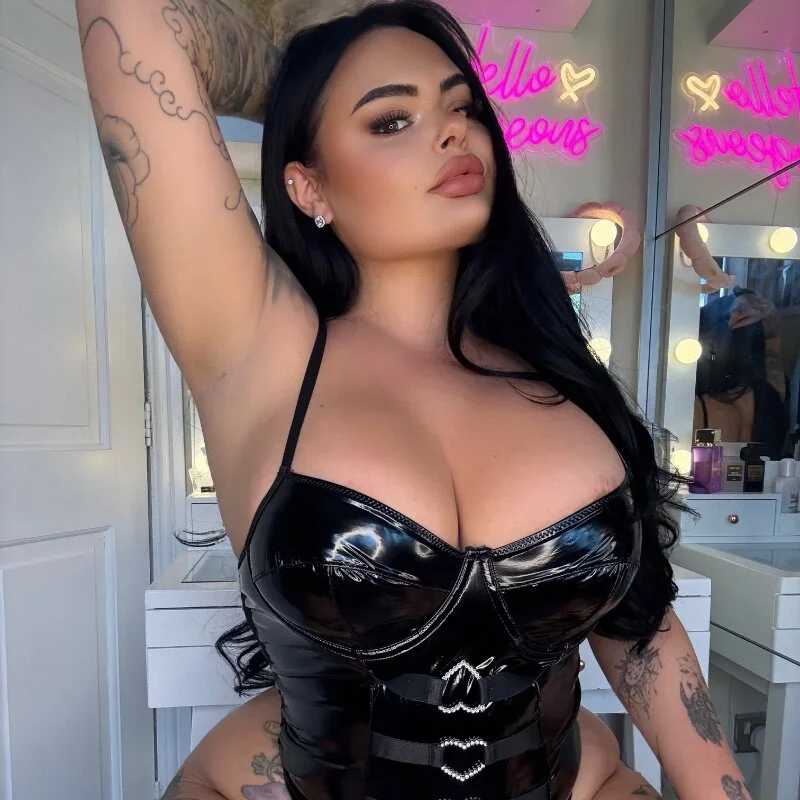 LexieEssex — FansOnlyX creator profile