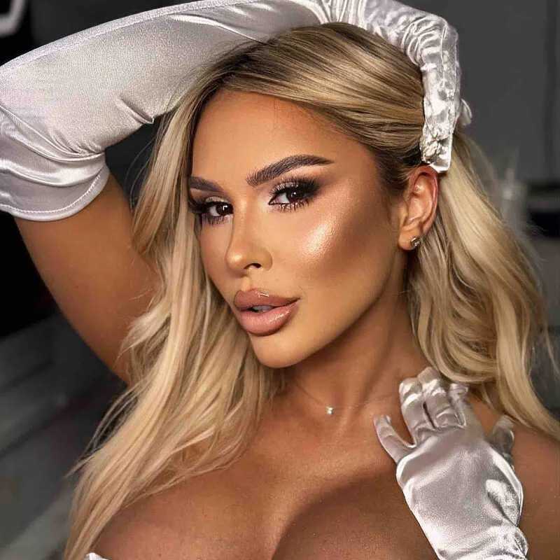 SelenaFrost — FansOnlyX creator profile