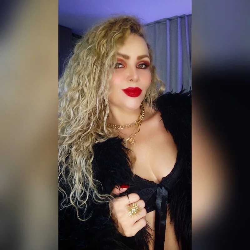 AnnaBombshell — FansOnlyX creator profile