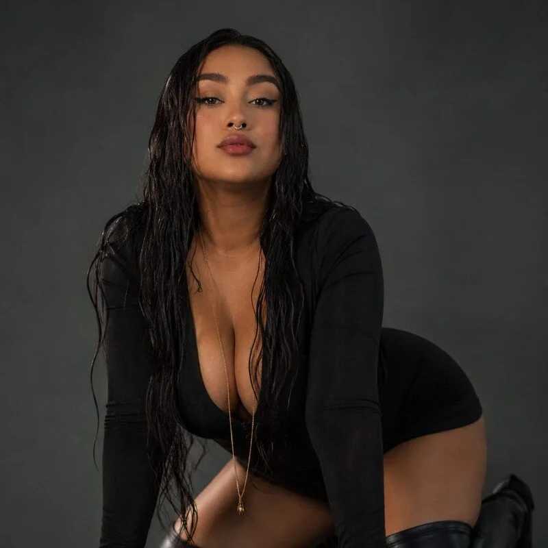 MiaFoox__ — FansOnlyX creator profile