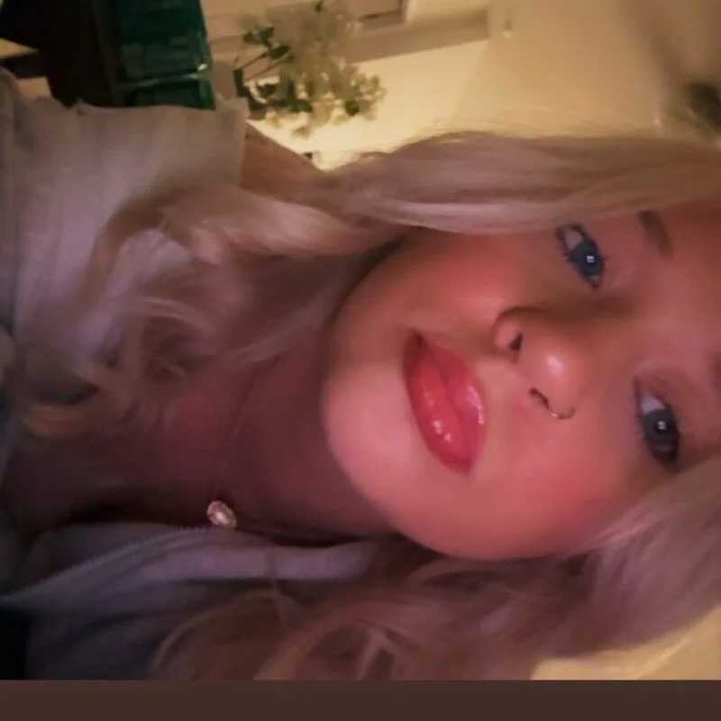 AnnieAscott — FansOnlyX creator profile
