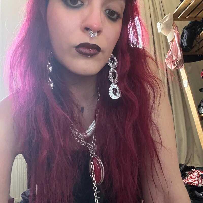 cherrylovebomb — FansOnlyX creator profile